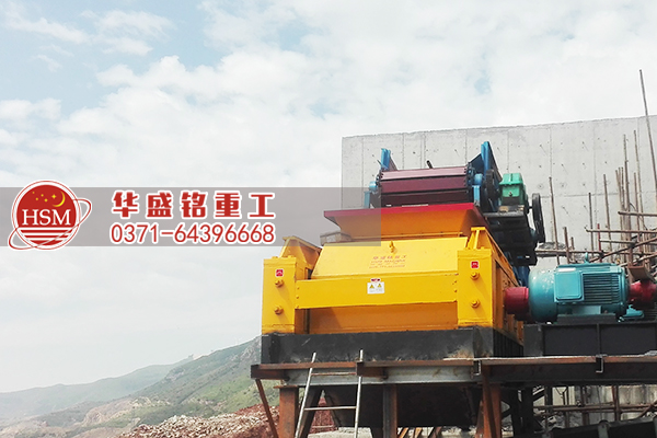 外貿(mào)訂單再創(chuàng)佳績，輥式破碎機(jī)出口國外。